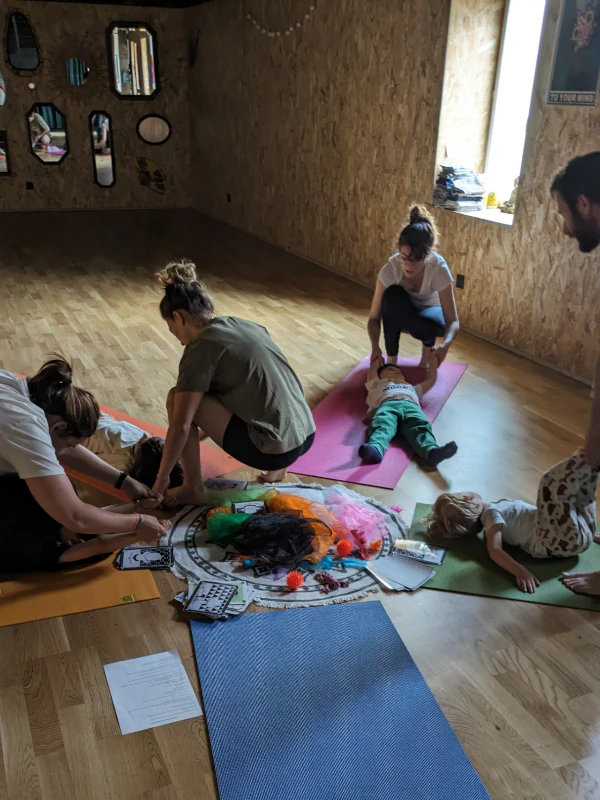 Atelier yoga parent-enfant Sarah Parentalité